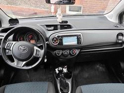 Srebrny Używany 2011 Toyota Yaris Hatchback | 16 700 zł (Uczciwa cena)