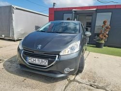 Szary (metalik) Używany 2014 Peugeot 208 Hatchback | 19 900 zł (Uczciwa cena)