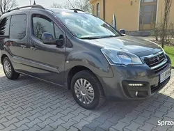 Szary Używany 2016 Peugeot Partner Minivan | 29 900 zł