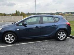 Granatowy Używany 2011 Opel Astra Hatchback | 13 000 zł (Uczciwa cena)