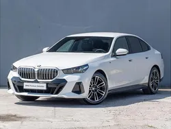 Biel mineralna metalizowany Używany 2024 BMW 520 Comfort Edition Sedan/Limuzyna | 249 900 zł