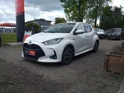 Biały Używany 2021 Toyota Yaris Hybrid Hatchback | 64 000 zł (Uczciwa cena)