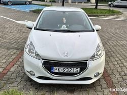 Biały Używany 2014 Peugeot 208 Hatchback | 22 900 zł (Uczciwa cena)