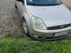 Srebrny Używany 2005 Ford Fiesta Hatchback | 5000 zł (Uczciwa cena)