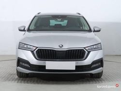 Szary Używany 2022 Skoda Octavia Kombi | 74 999 zł (Uczciwa cena)