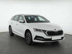 Biały Używany 2021 Skoda Octavia Kombi | 86 999 zł (Dość drogi)