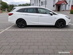 Biały Używany 2018 Opel Astra Sport Kombi | 33 500 zł (Uczciwa cena)
