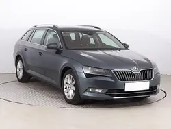 Szary Używany 2018 Skoda Superb Kombi | 77 499 zł (Uczciwa cena)