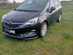 Czarny Używany 2017 Opel Zafira Tourer Innovation Minivan | 51 500 zł (Uczciwa cena)
