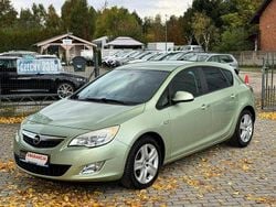 Zielony jasny (metalik) Używany 2011 Opel Astra Hatchback | 20 900 zł (Dobra cena)