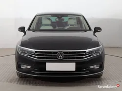 Czarny Używany 2019 VW Passat Sedan/Limuzyna | 75 999 zł (Uczciwa cena)