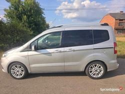 Szary Używany 2020 Ford Tourneo Courier Minivan | 40 500 zł (Uczciwa cena)