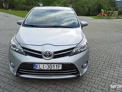 Srebrny Używany 2013 Toyota Verso Minivan | 42 600 zł (Uczciwa cena)