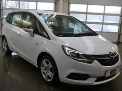 Biały Używany 2016 Opel Zafira Minivan | 34 500 zł (Uczciwa cena)