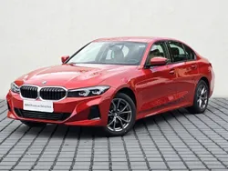 Czerwony melbourne metalizowany Używany 2023 BMW 318 Shadowline Sedan/Limuzyna | 164 900 zł (Dość drogi)