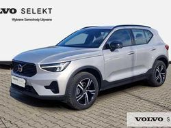 Srebrny Używany 2024 Volvo XC40 SUV | 164 999 zł (Uczciwa cena)