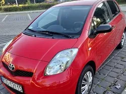 Czerwony Używany 2009 Toyota Yaris Hatchback | 12 000 zł (Dobra cena)