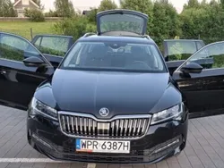 Czarny Używany 2020 Skoda Superb Ambition Kombi | 75 200 zł (Uczciwa cena)