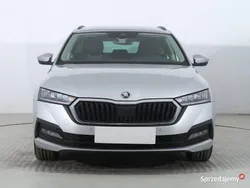 Szary Używany 2022 Skoda Octavia Kombi | 76 999 zł (Uczciwa cena)