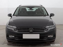 Szary Używany 2019 VW Passat Kombi | 64 999 zł (Uczciwa cena)