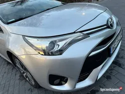 Srebrny Używany 2015 Toyota Avensis Premium Kombi | 41 900 zł (Uczciwa cena)