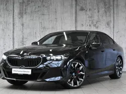Czarny szafir metalizowany Używany 2024 BMW 550e Comfort Edition Sedan/Limuzyna | 379 700 zł