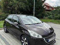 Inny kolor Używany 2012 Peugeot 208 Hatchback | 22 700 zł (Uczciwa cena)