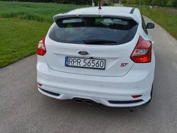 Biały Używany 2013 Ford Focus ST Hatchback | 41 500 zł (Dobra cena)