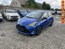 Niebieski (metalik, perła) Używany 2017 Toyota Yaris Hatchback | 37 900 zł