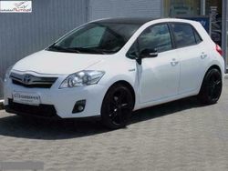 Biały Używany 2012 Toyota Auris Hybrid Hatchback | 47 900 zł (Uczciwa cena)