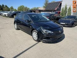 Czarny (metalik) Używany 2018 Opel Astra Hatchback | 23 900 zł