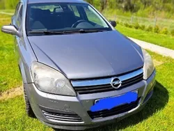 Szary Używany 2006 Opel Astra Hatchback | 3200 zł