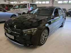 Czarny (metalik) Używany 2021 Mercedes E220 Sedan/Limuzyna | 179 900 zł