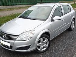 Srebrny Używany 2008 Opel Astra Hatchback | 14 800 zł