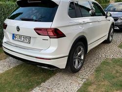 Biały Używany 2018 VW Tiguan R-line SUV | 81 000 zł (Dobra cena)