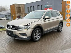 Żółtozłoty Używany 2016 VW Tiguan Comfortline SUV | 33 900 zł