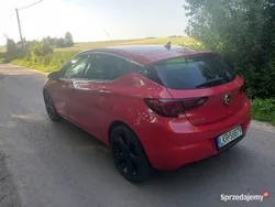 Czerwony Używany 2016 Opel Astra Hatchback | 44 900 zł
