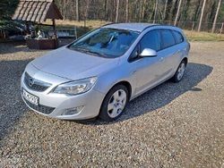Srebrny Używany 2012 Opel Astra Sedan/Limuzyna | 16 900 zł (Uczciwa cena)