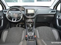 Biały (metalik, perła) Używany 2016 Peugeot 2008 SUV | 27 900 zł (Uczciwa cena)