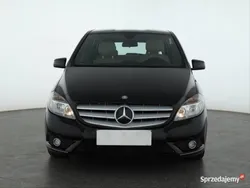 Czarny Używany 2012 Mercedes B180 Minivan | 36 999 zł (Uczciwa cena)