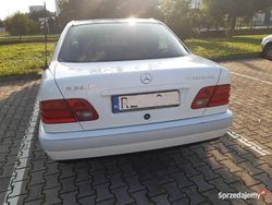 Biały Używany 1996 Mercedes E290 Sedan/Limuzyna | 35 000 zł