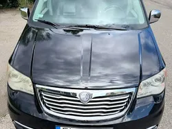 Używany 2012 Lancia Voyager Platinum Minivan | 44 000 zł