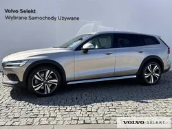 Szary Używany 2024 Volvo V60 CC Kombi | 189 900 zł (Super Cena)