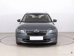 Szary Używany 2018 Skoda Superb Kombi | 77 499 zł (Uczciwa cena)