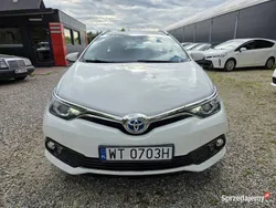 Biały Używany 2018 Toyota Auris Hybrid Kombi | 39 900 zł (Dobra cena)