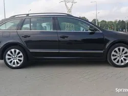 Czarny Używany 2010 Skoda Superb Elegance Kombi | 32 500 zł (Dość drogi)