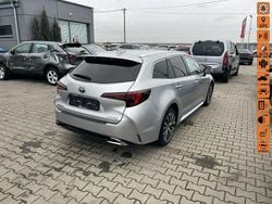 Srebrny (metalik) Używany 2024 Toyota Corolla Kombi | 49 900 zł