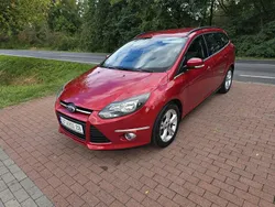 Wiśniowy Używany 2013 Ford Focus Kombi | 23 900 zł (Uczciwa cena)