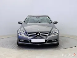 Szary Używany 2009 Mercedes E250 Coupe | 31 500 zł