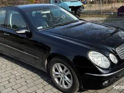 Czarny Używany 2005 Mercedes E220 Sedan/Limuzyna | 21 000 zł